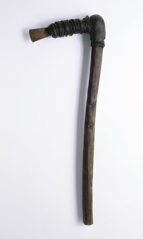 Hache trouvée avec Ötzi, l