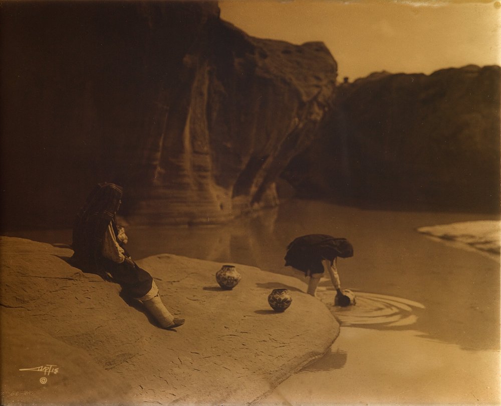 Au vieux puits d'Acoma, vers 1904 (orotone) | Estampe d'art