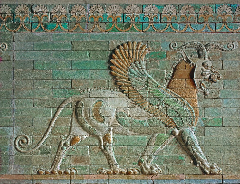 Lion ailé à tête de bélier et pattes arrière de griffon ... - Erich Lessing