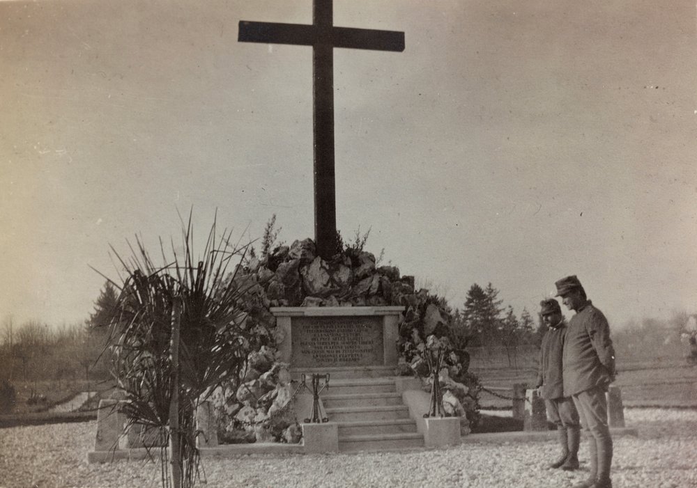 Album "Images de guerre II" : mémorial de guerre à Gradisca - Gigliucci Gigliucci
