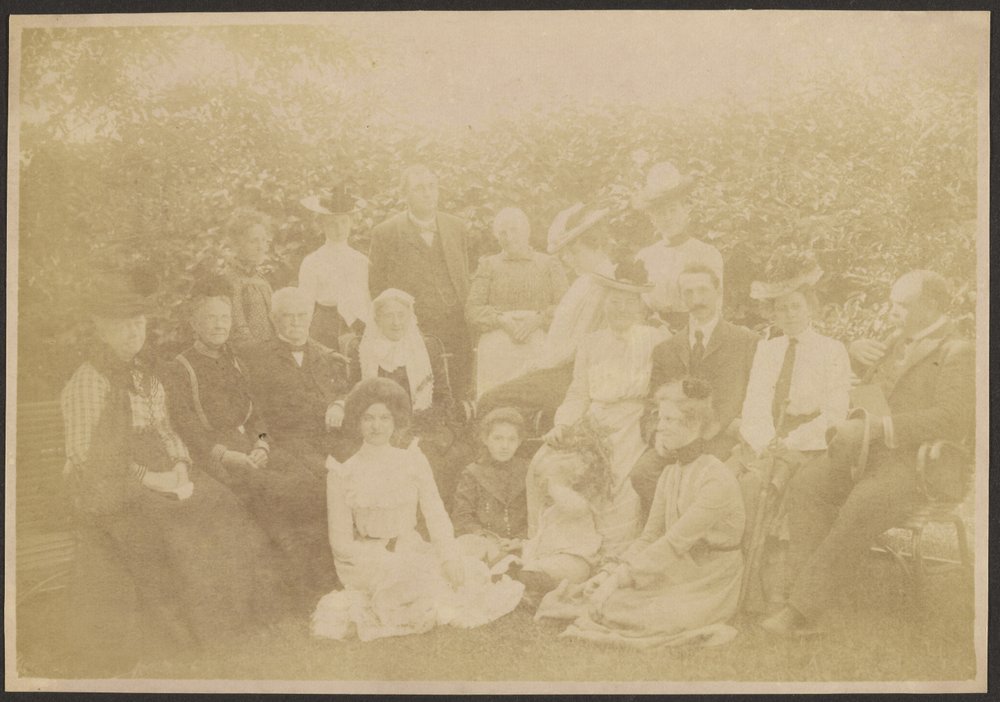[Grand portrait de famille en groupe] - Louis Fleckenstein