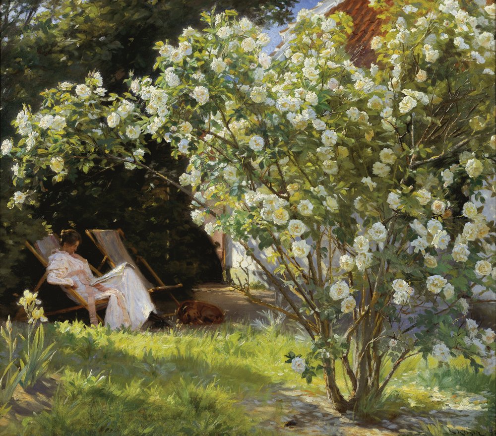 Roses. Marie Krøyer assise dans le transat dans le jardin de la maison de Mme Bendsen - Peder Severin Krøyer