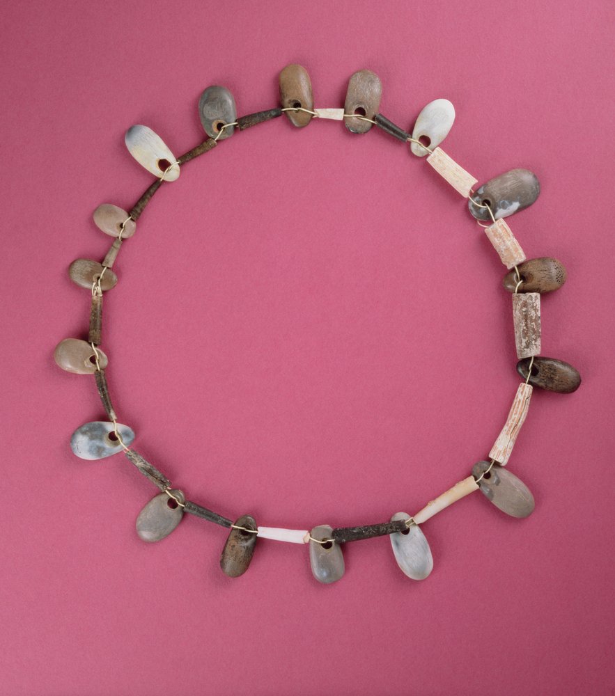 Collier préhistorique, trouvé dans des grottes en Palestine - Prehistoric