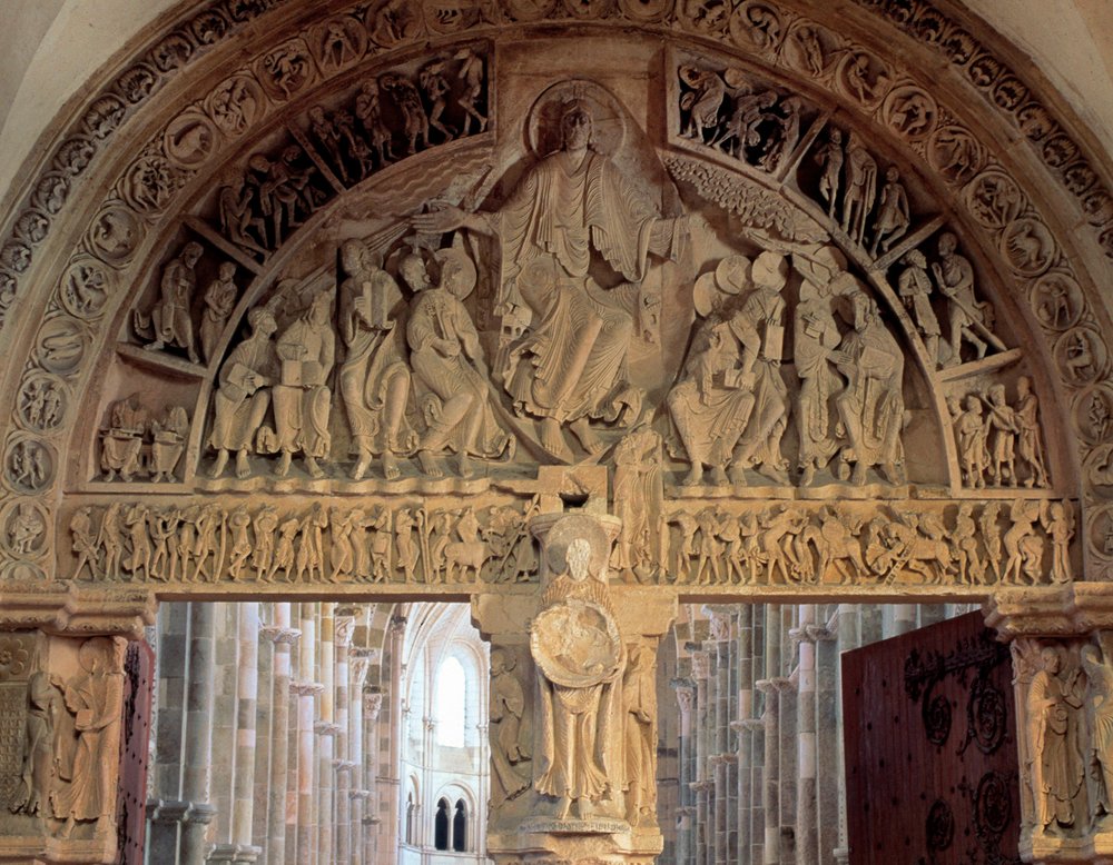 Tympan de la basilique de Vézelay représentant le Christ en majesté (Jésus-Christ en gloire est représenté dans une mandorle), XIIe siècle, basilique de Vézelay - Romanesque