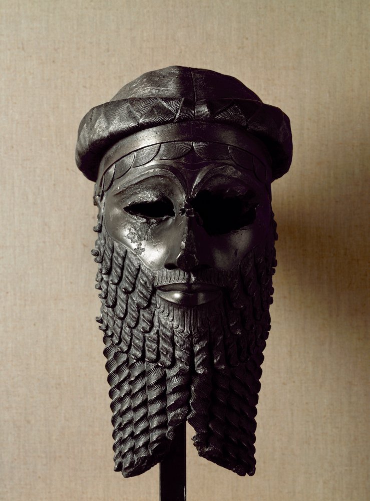 Art sumérien : tête d'un roi, peut-être Naram-Sin (Naram Sin) (2254-2218 av. J.-C.). Sculpture en bronze. Vers 2250 av. J.-C. Dimensions : 36 x 20 cm. Bagdad, Musée national d'Irak - Sumerian Sumerian