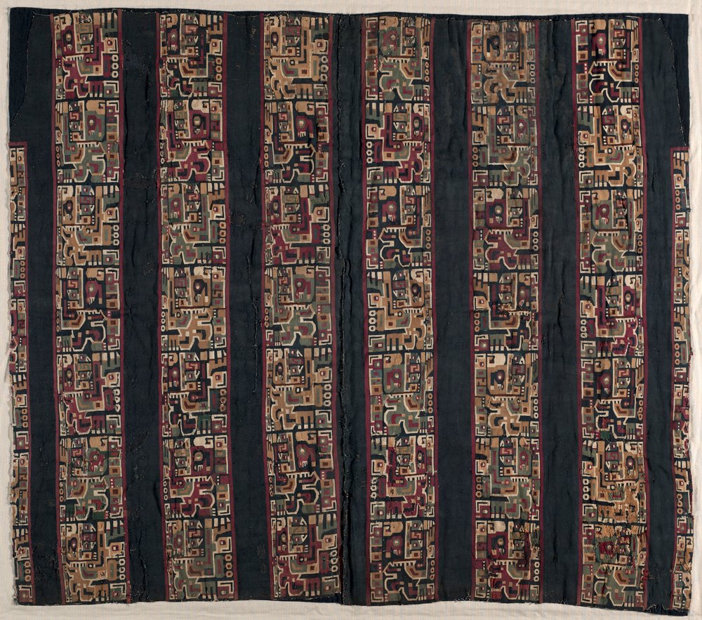Fragments de tunique avec créature à tête d