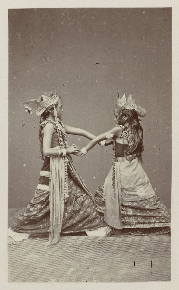 Deux danseuses javanaises | Woodbury and Page