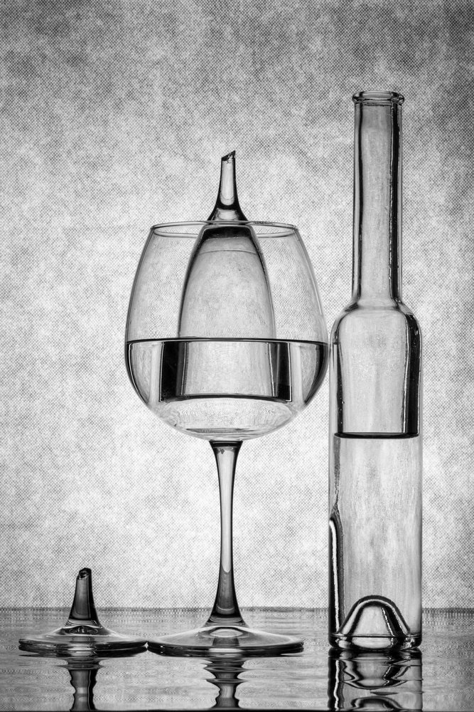 Nature morte monochrome avec verre - Brig Barkow
