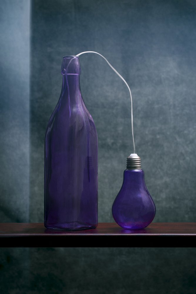 Bouteille violette et bulbe - Brig Barkow