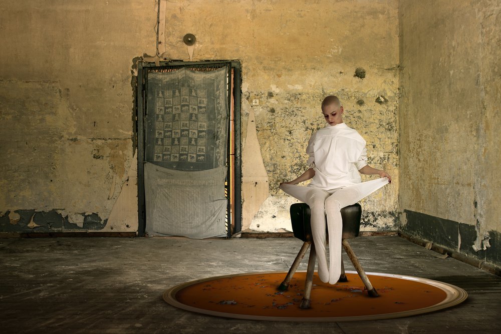 Tapis orange à motifs abstraits - Christine von Diepenbroek