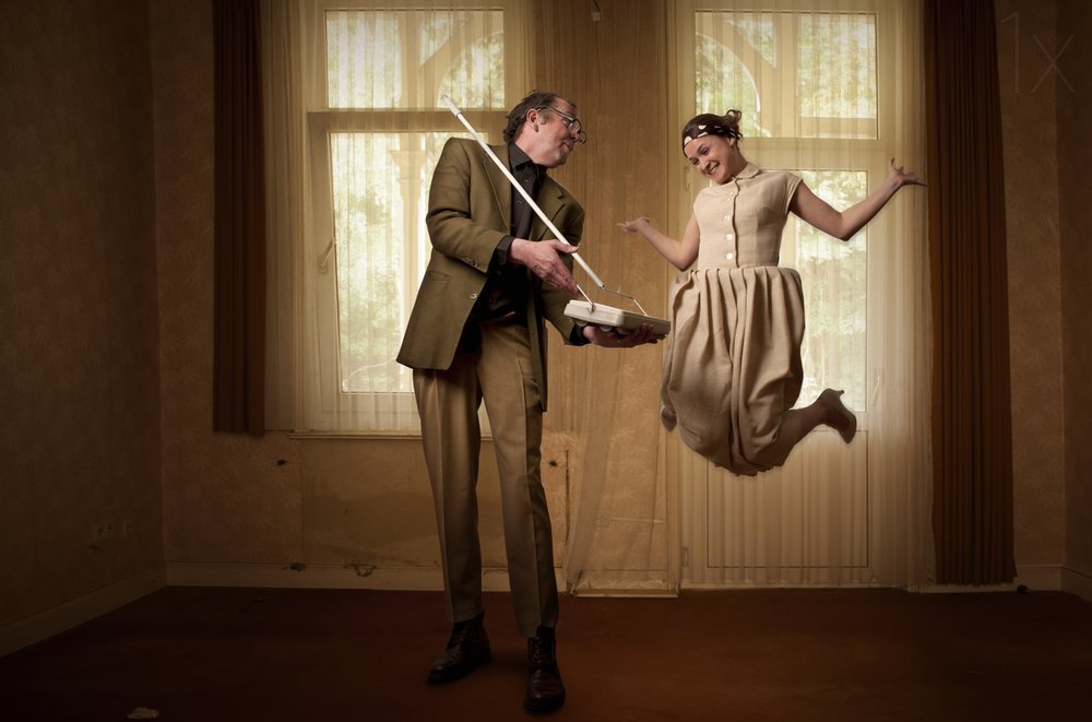 Un couple fantaisiste en lévitation - Christine von Diepenbroek
