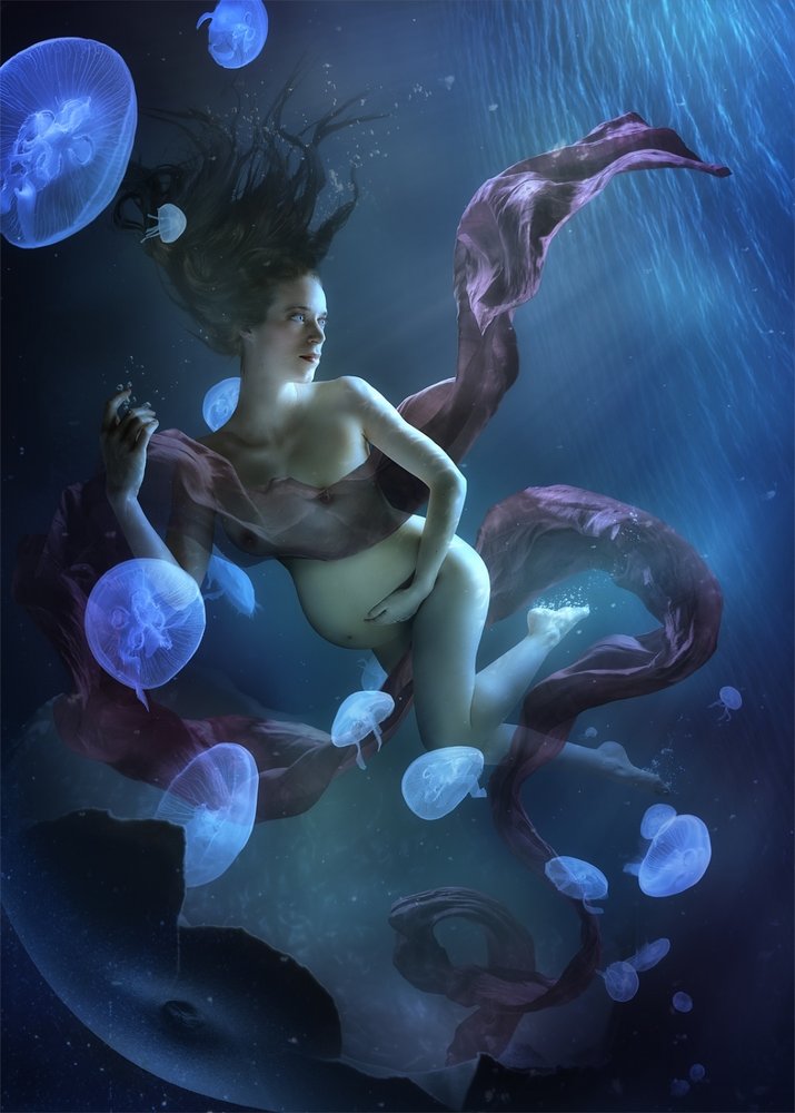 Une maternité sous-marine éthérée - Christophe Kiciak