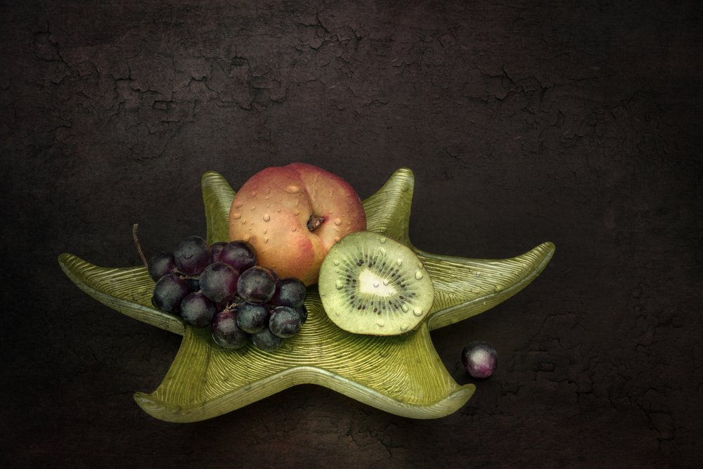 Présentation de fruits couverts de rosée - Cicek Kiral