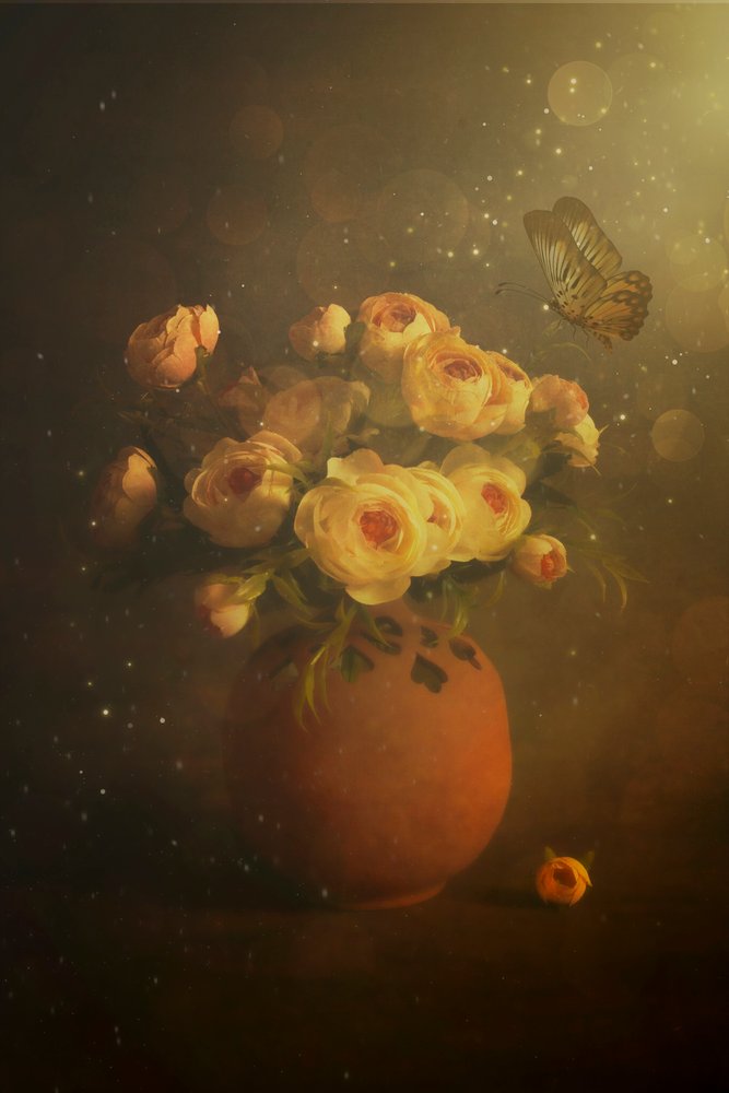 Roses dorées et papillon - Cicek Kiral