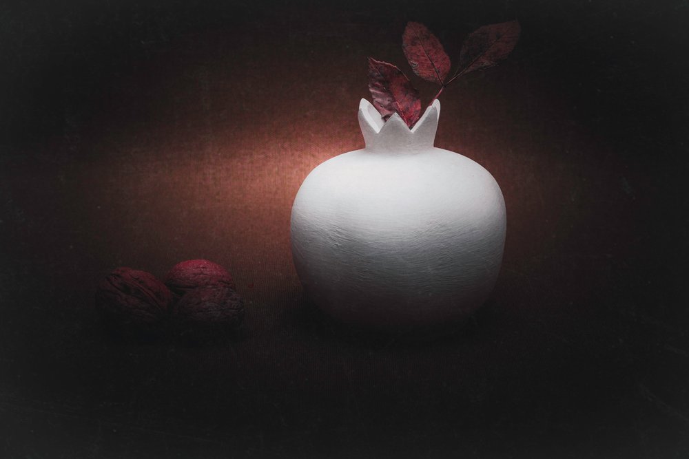 Nature morte mélancolique aux grenades - Cicek Kiral