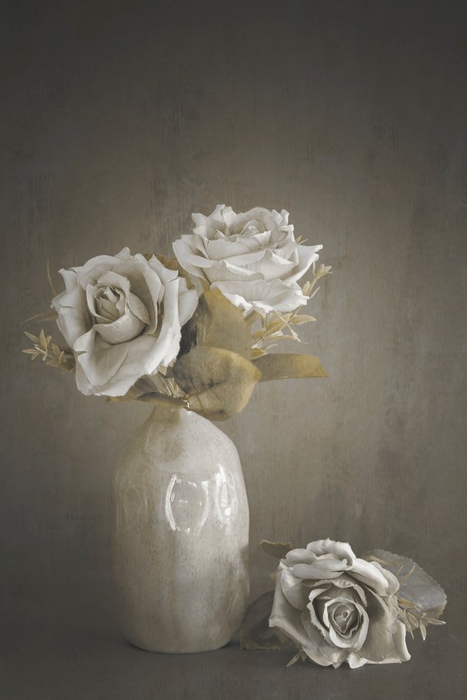 Des roses aux teintes douces dans un vase - Cicek Kiral