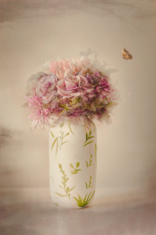 Papillon aux motifs floraux délicats - Cicek Kiral