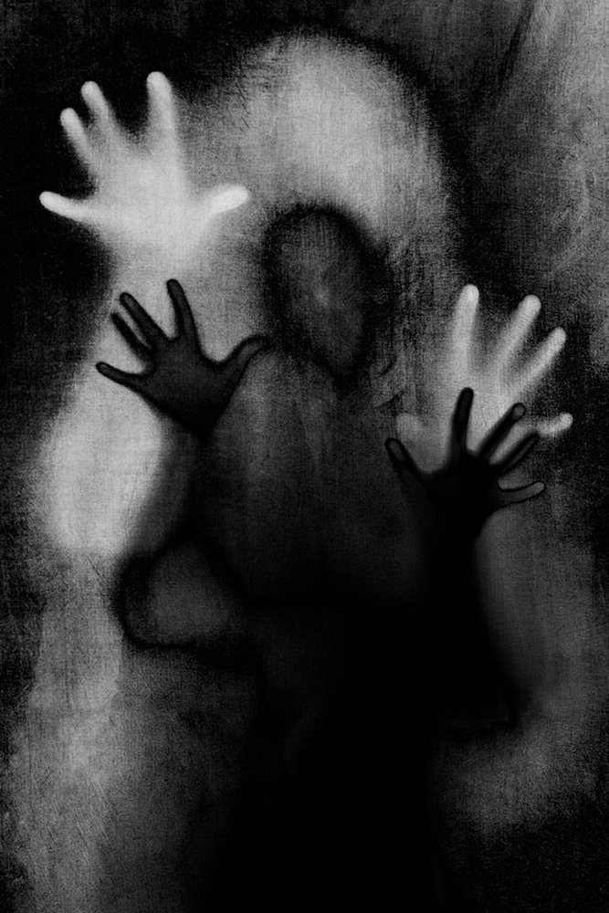 Figures fantomatiques troublantes - Cicek Kiral