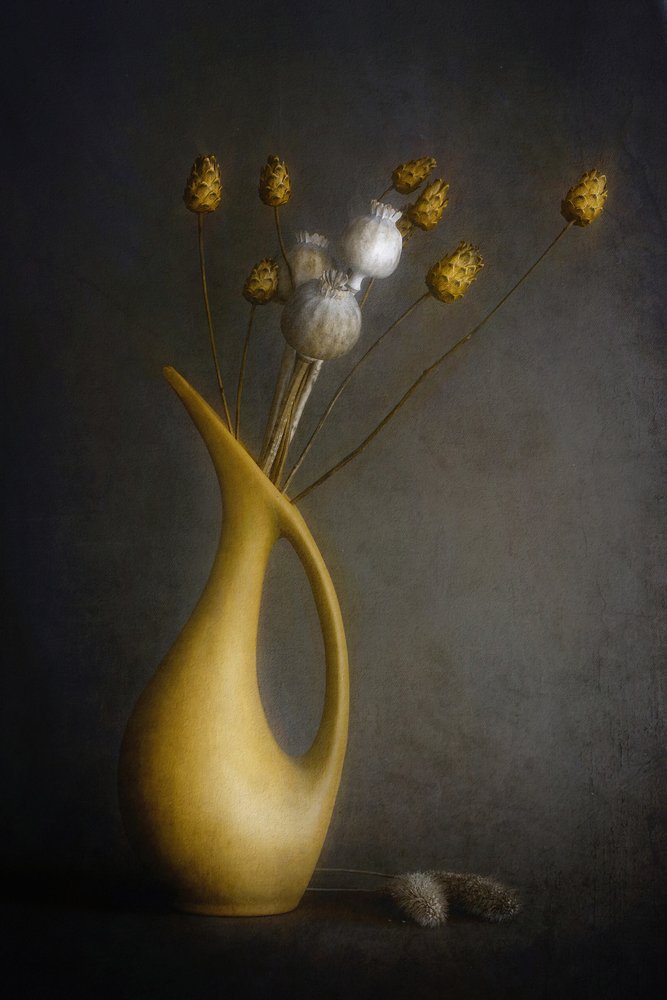 Nature morte au vase jaune - Cicek Kiral