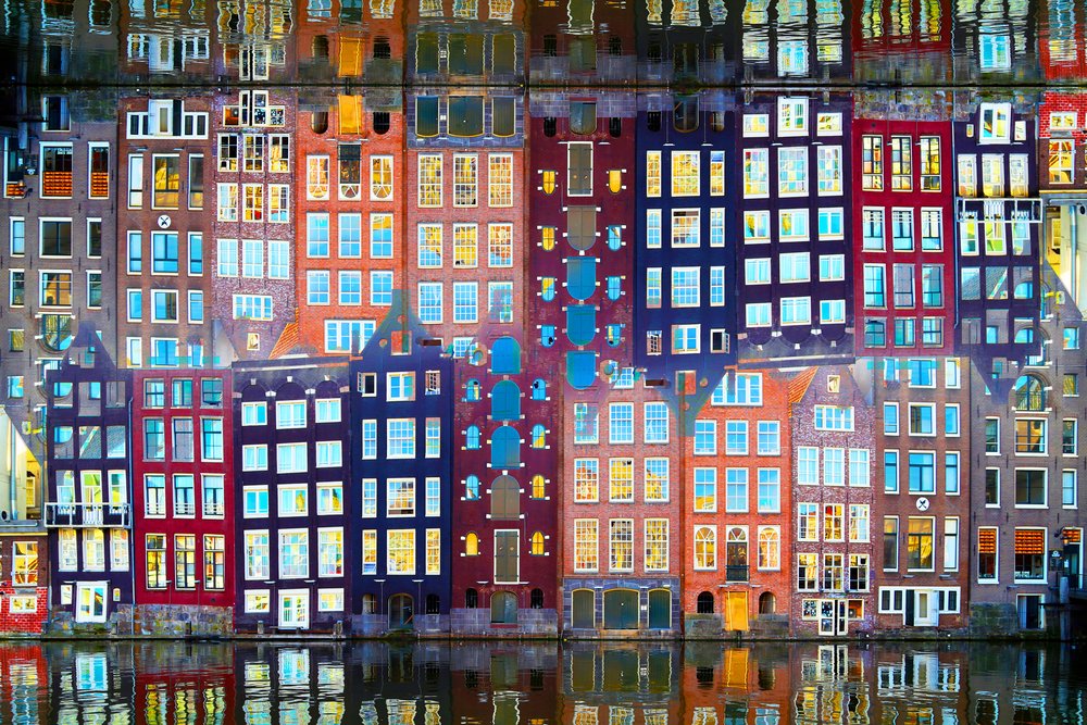 Maisons au bord du canal illuminées - Igor Shrayer