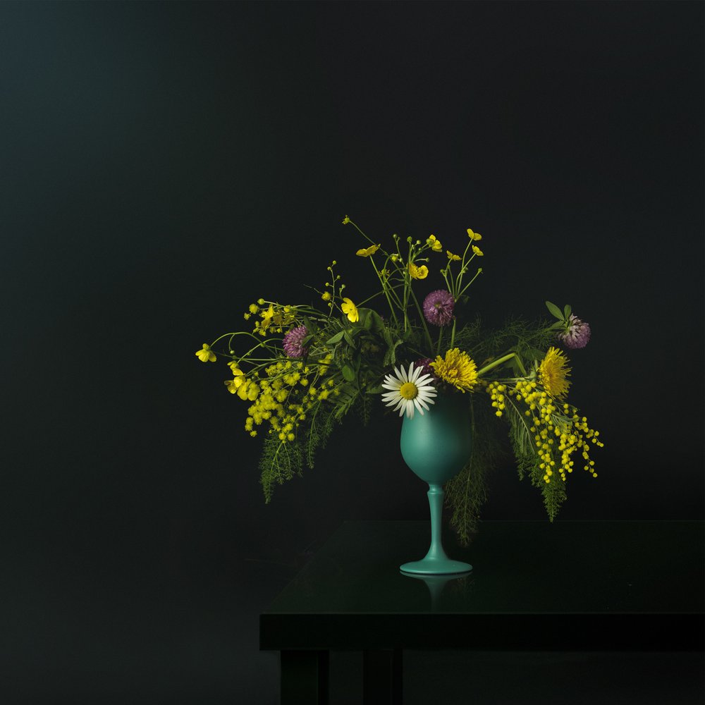 Nature morte élégante aux fleurs sauvages - Juan Antonio Palacios