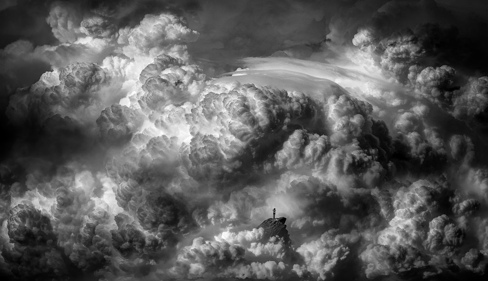 Seul au-dessus des nuages - Like He