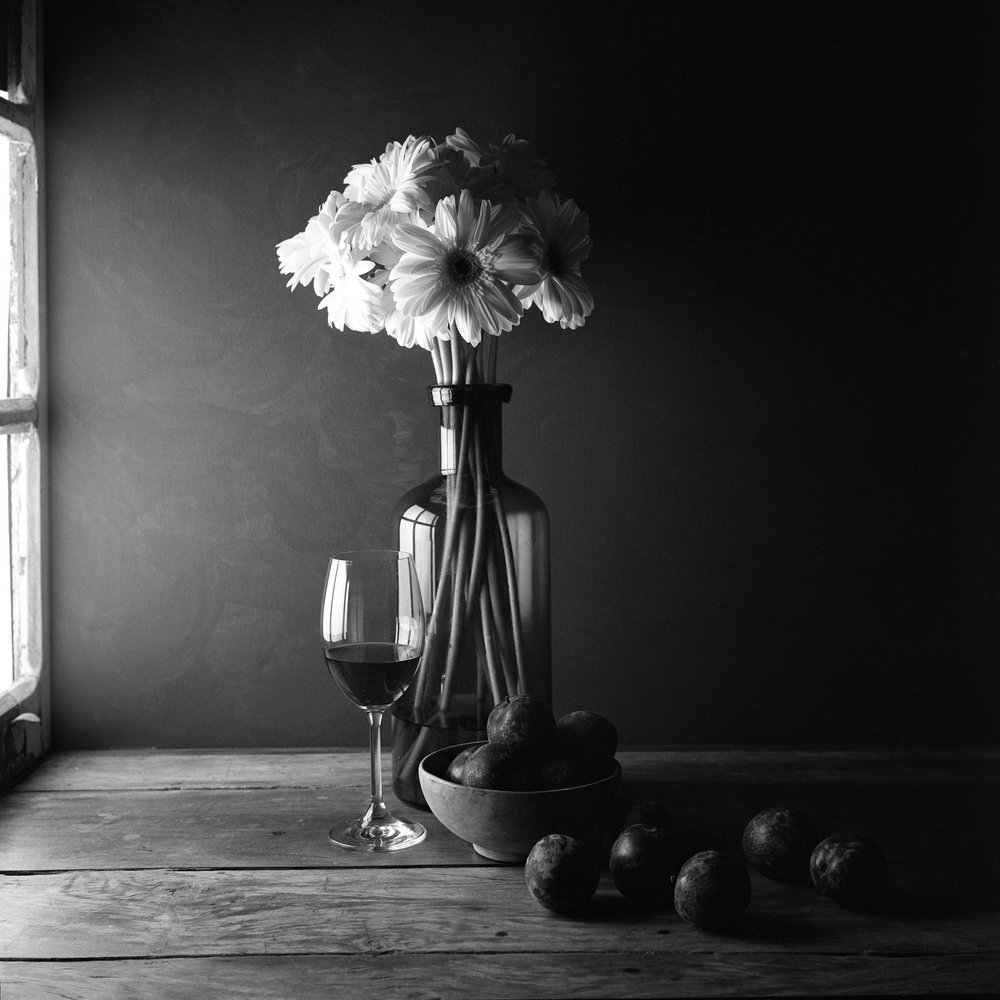 Nature morte sombre aux fleurs - Luiz Laercio