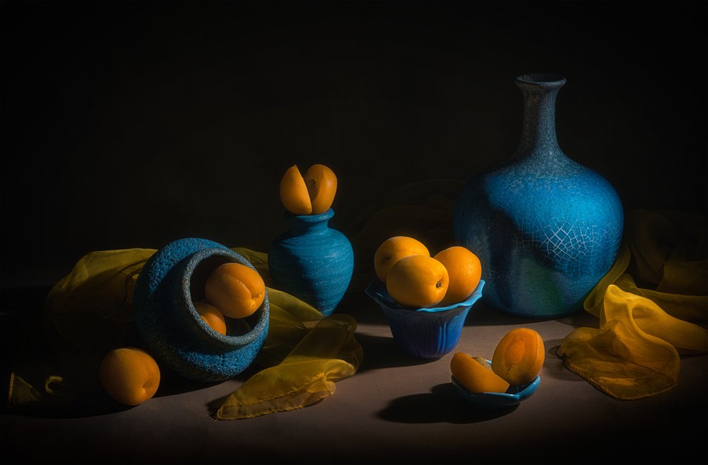 Nature morte bleue et dorée - Lydia Jacobs