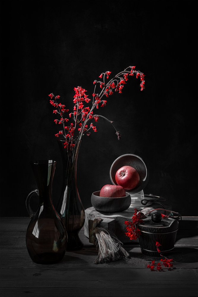 Nature morte rouge mélancolique - Lydia Jacobs