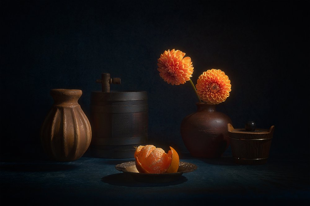 Nature morte au dahlia orange - Lydia Jacobs