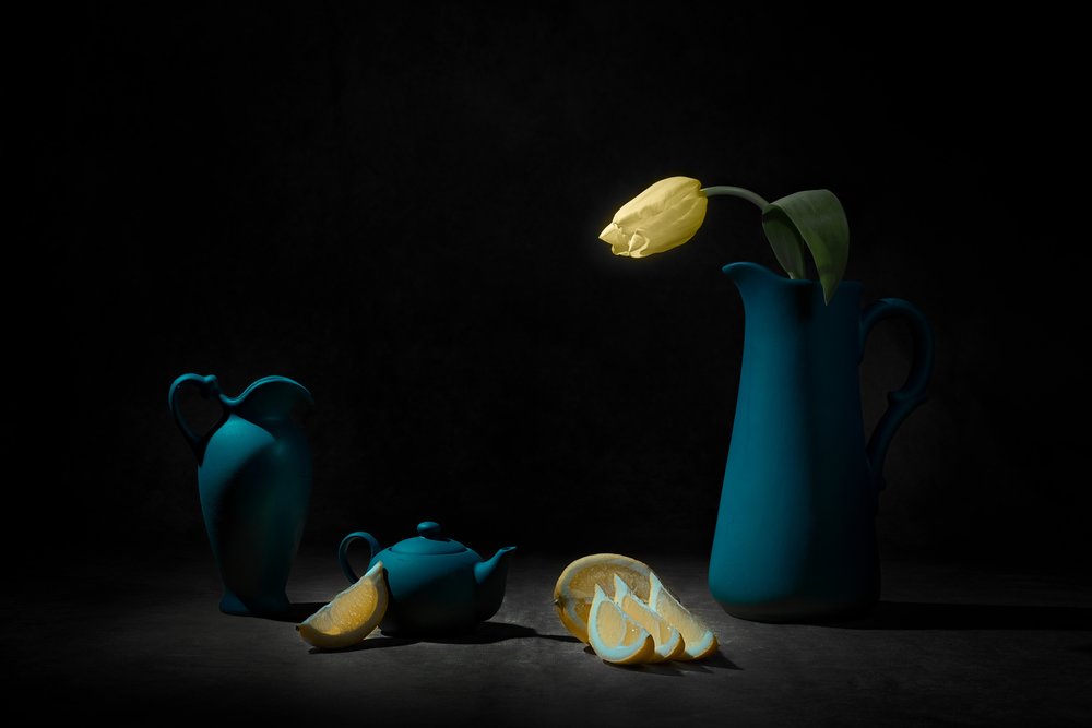 Nature morte aux tulipes jaunes et bleues - Lydia Jacobs