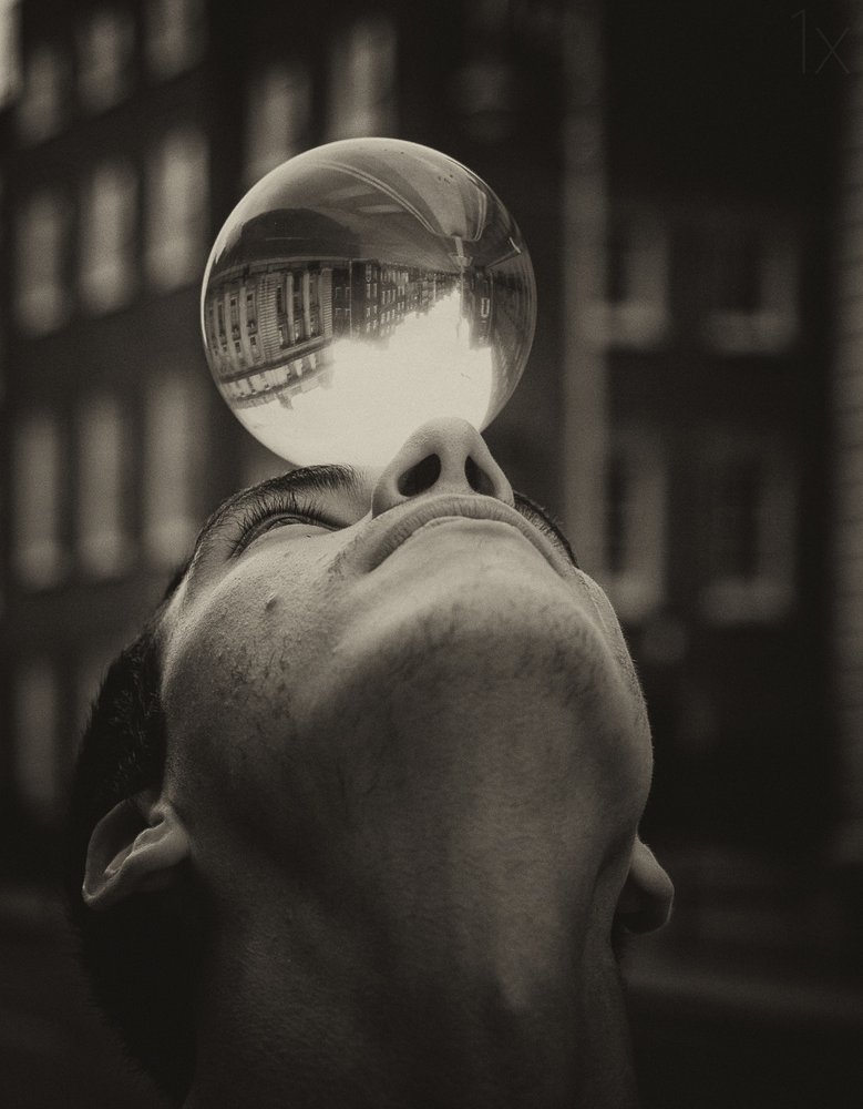 Réflexion sur la boule de cristal de l