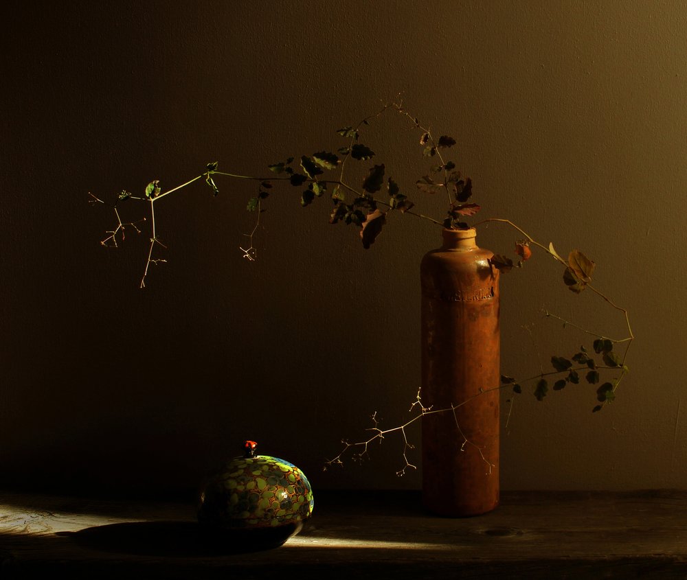 Nature morte rustique avec une coccinelle - Margaret Halaby