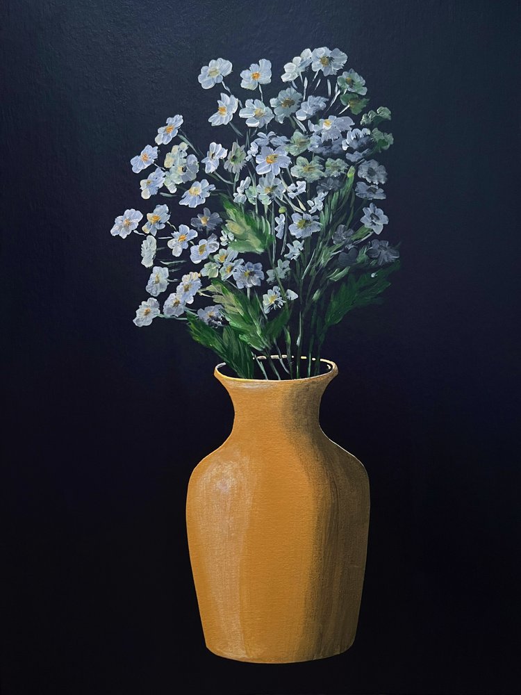 Fleurs blanches dans un vase doré - Marina Kozyr