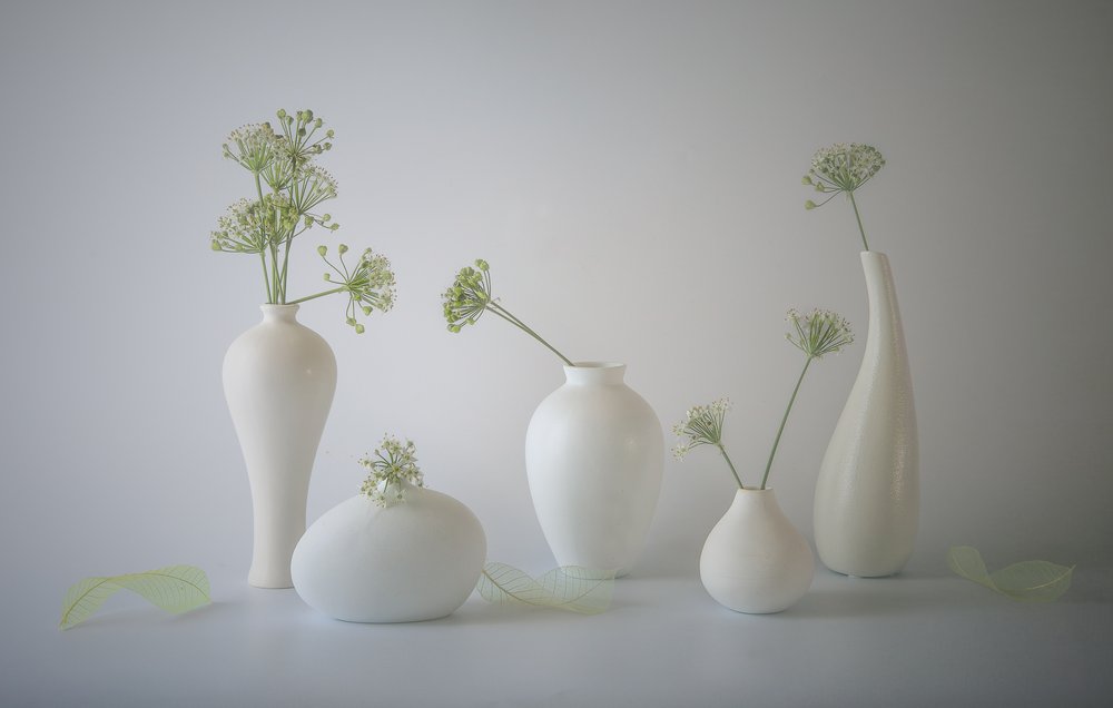 Nature morte aux vases blancs - May G