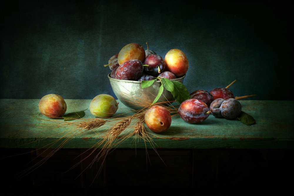 Nature morte aux prunes rustiques - Ramiz Sahin