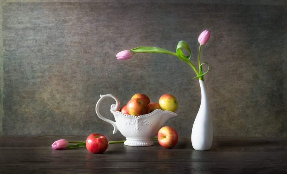 Pommes et tulipes élégantes - Rong Wei
