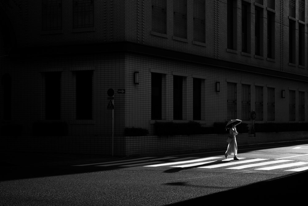 À travers les ombres de la ville - Satoshi Hata