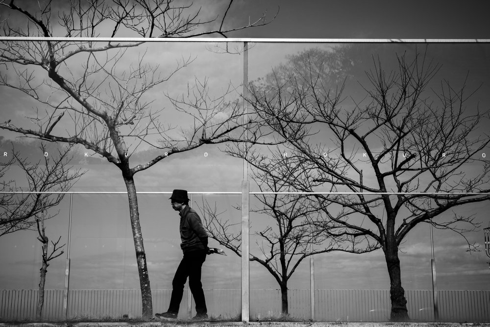 Réflexion urbaine solitaire - Satoshi Hata