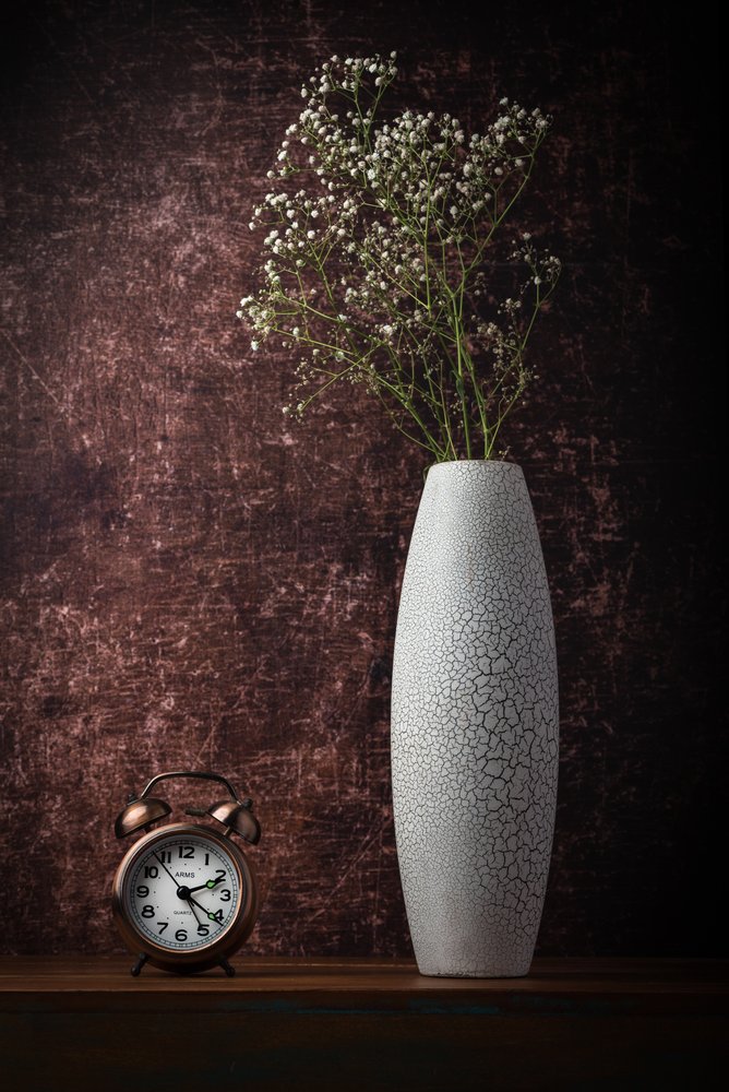 Horloge vintage et fleurs - Sumit Dhuper