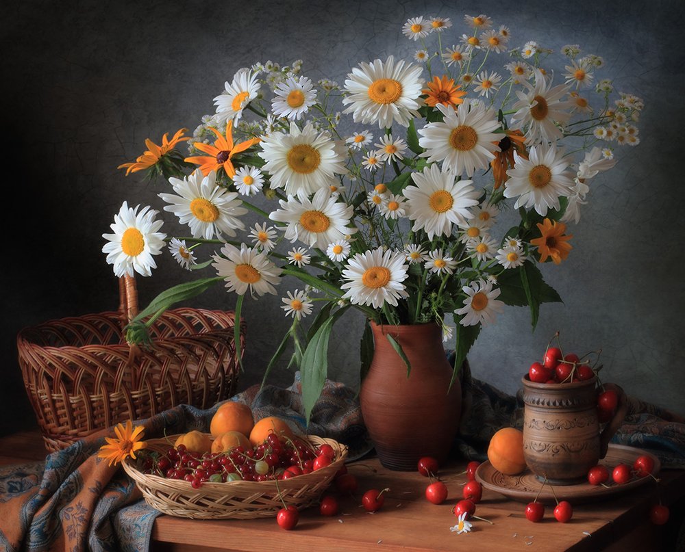 Marguerites et fruits d