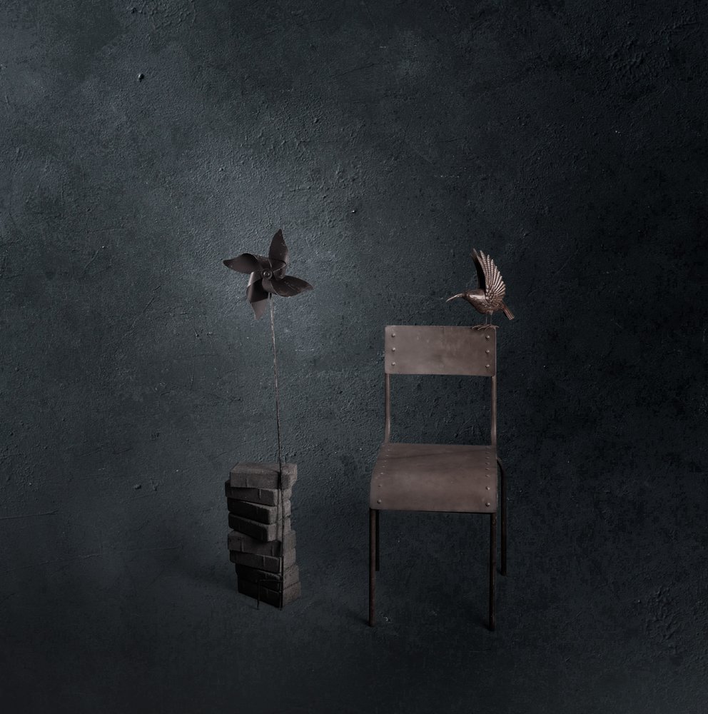 Oiseau noir, chaise vide - chenyi wang