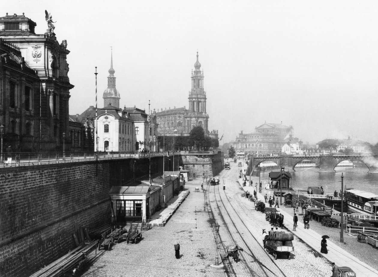 Vue de Dresde depuis la terrasse Brühl sur la Katholische Hofkirche, c.1910 - Jousset