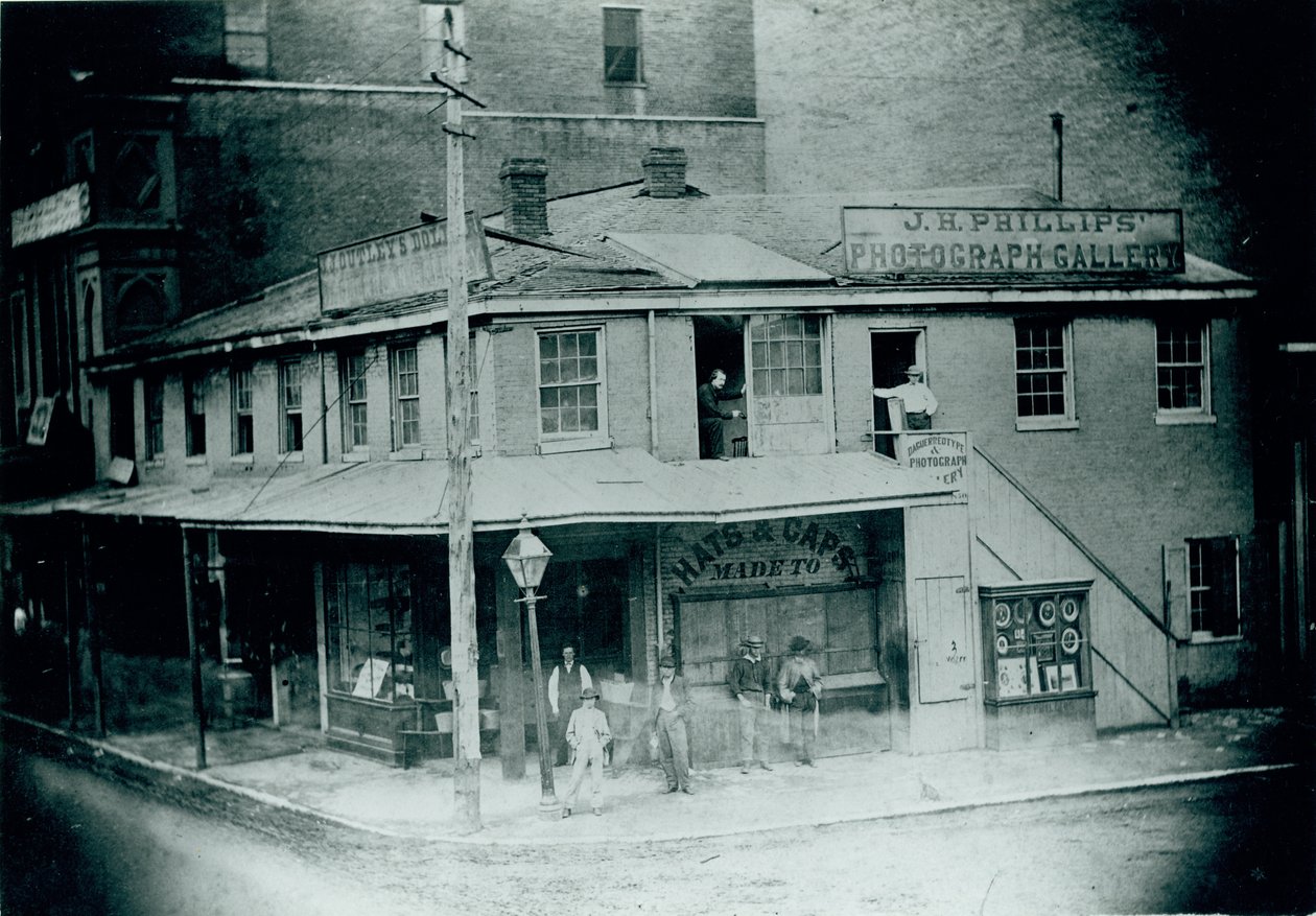 Galerie Daguerrean de J.H. Phillips, coin sud-ouest de Third Street (Memorial Drive) et Washington Avenue - Unknown