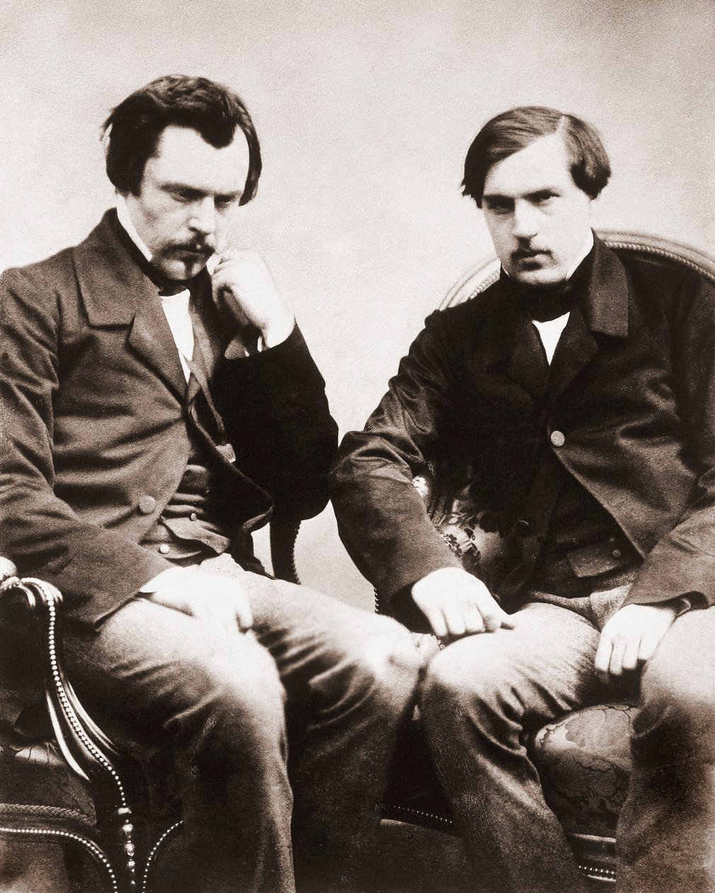 Les frères Edmond de Goncourt (1822-1896) et Jules de Goncourt (1830-1870) critiques littéraires et écrivains français, photo de Gaspard Félix Tournachon dit Félix Nadar (1820-1910) vers 1855 - Nadar