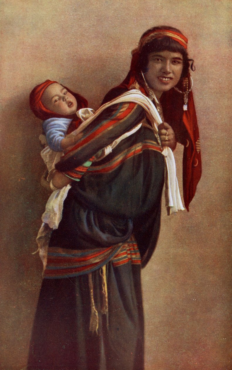 Afrique. Mère bédouine avec son enfant sur ses épaules. 1920 - Unknown