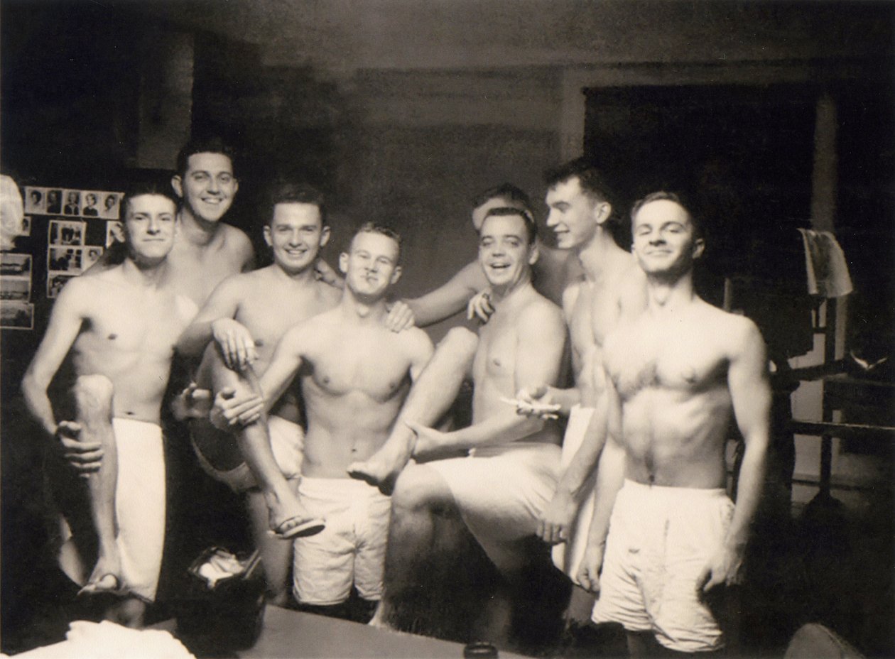 Soldats américains dans le vestiaire, c.1942 - Unknown