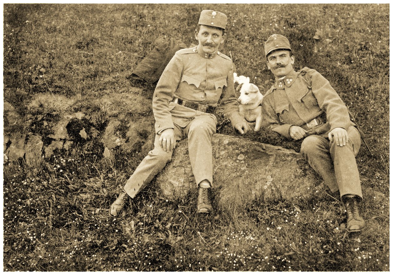 Soldats autrichiens avec un chien, 1914-18 - Unknown