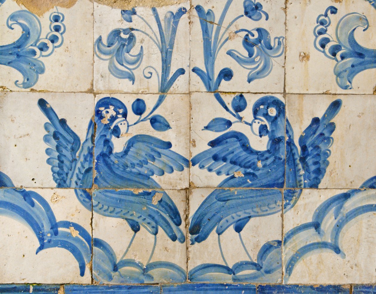 Panneau décoratif représentant des colombes avec des lys dans leurs becs, Tarouca, Portugal - Unknown