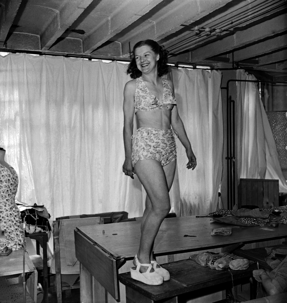 Fabrication de vêtements (ici maillot de bain) avec toile d